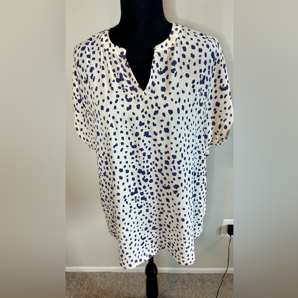 CAbi White and Blue Patterned Top M NWOT Meow Pattern